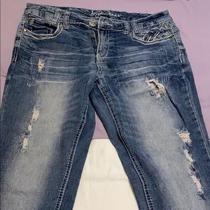 Ariya stressed jeans